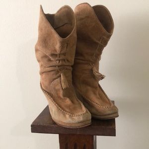 Vintage suede boots. Town and country. Leather size 7.5. Wear in places. See pic